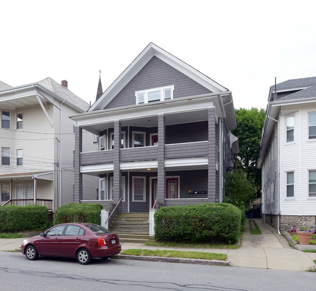 130-132 Deane St in New Bedford, MA - Foto de edificio - Building Photo