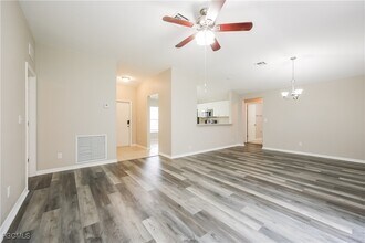 458 Westdale Ave in Lehigh Acres, FL - Building Photo - Building Photo