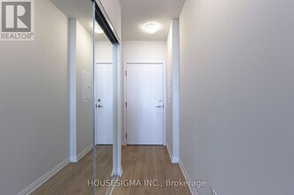 7895 Jane St in Vaughan, ON - Building Photo - Building Photo