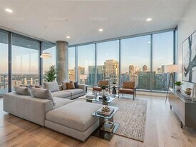 3130 N Harwood St in Dallas, TX - Building Photo