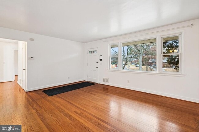 10502 Glenhaven Dr in Silver Spring, MD - Building Photo - Building Photo