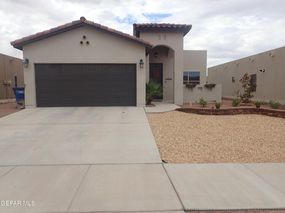 14661 Ginger Kerrick in El Paso, TX - Building Photo