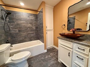 1932 N Avenue H in Freeport, TX - Foto de edificio - Building Photo