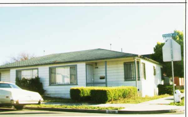 5700-5704 Madison Ave in Richmond, CA - Foto de edificio - Building Photo