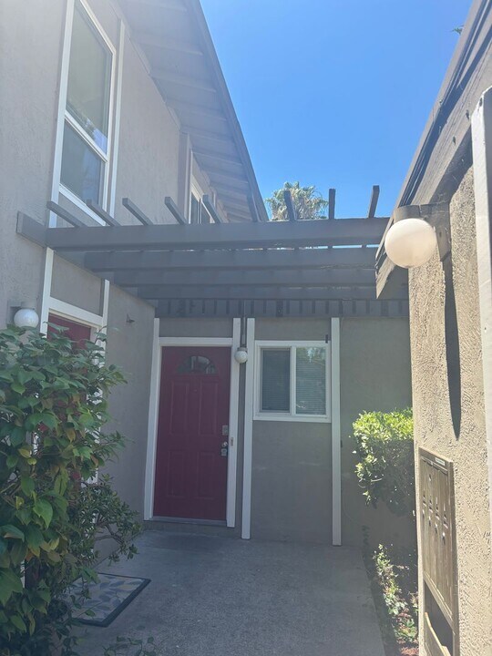 103 Donegal Way in Pleasant Hill, CA - Building Photo