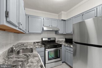 939 Longfellow St NW in Washington, DC - Building Photo - Building Photo