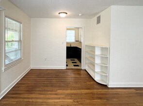 1122 NW 4th Ave, Unit 1124 in Gainesville, FL - Building Photo - Building Photo