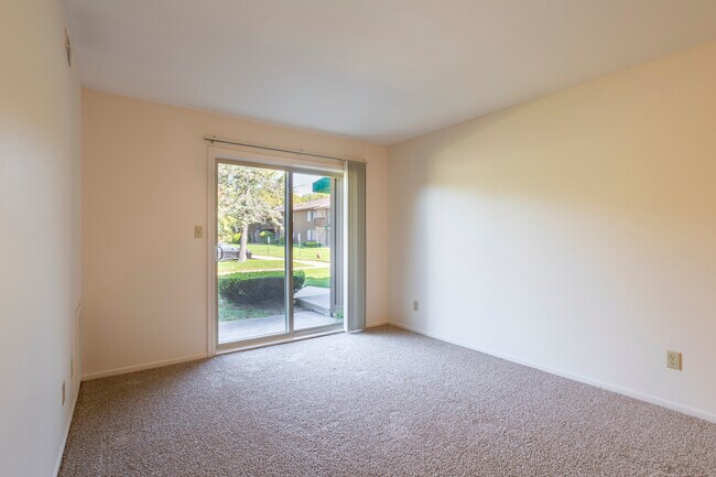 Swanson Court Apartments in Portage, IN - Foto de edificio - Interior Photo