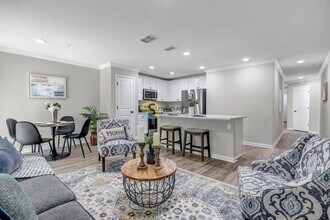 1516 Yelford Cir, Unit 201 in Jacksonville, FL - Building Photo - Building Photo