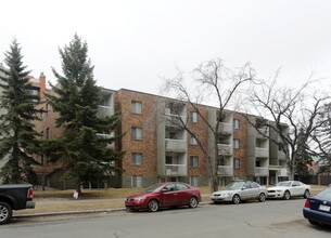 Thirteenth Avenue Manor in Calgary, AB - Building Photo - Building Photo