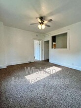226 Locust St in Carthage, IL - Building Photo - Building Photo