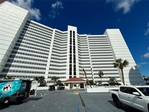 988 Blvd of the Arts in Sarasota, FL - Foto de edificio - Building Photo