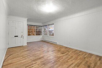 6614 E Burnside St in Portland, OR - Building Photo - Building Photo