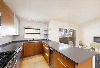 11634 Gorham Ave, Unit 203 in Los Angeles, CA - Building Photo - Building Photo