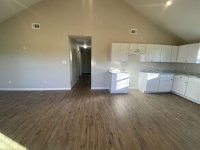 1048 Cypress Lakes Cir in Cleveland, TX - Building Photo - Building Photo