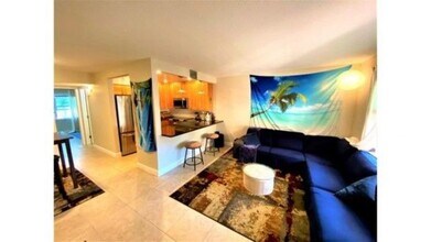 7801 Ridgewood Ave, Unit ModernBeachPad in Cape Canaveral, FL - Foto de edificio - Building Photo