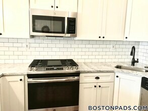 12 Chelsea St, Unit 1 in Boston, MA - Foto de edificio - Building Photo