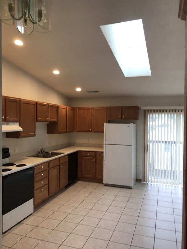 4388 Camelot Dr, Unit 3