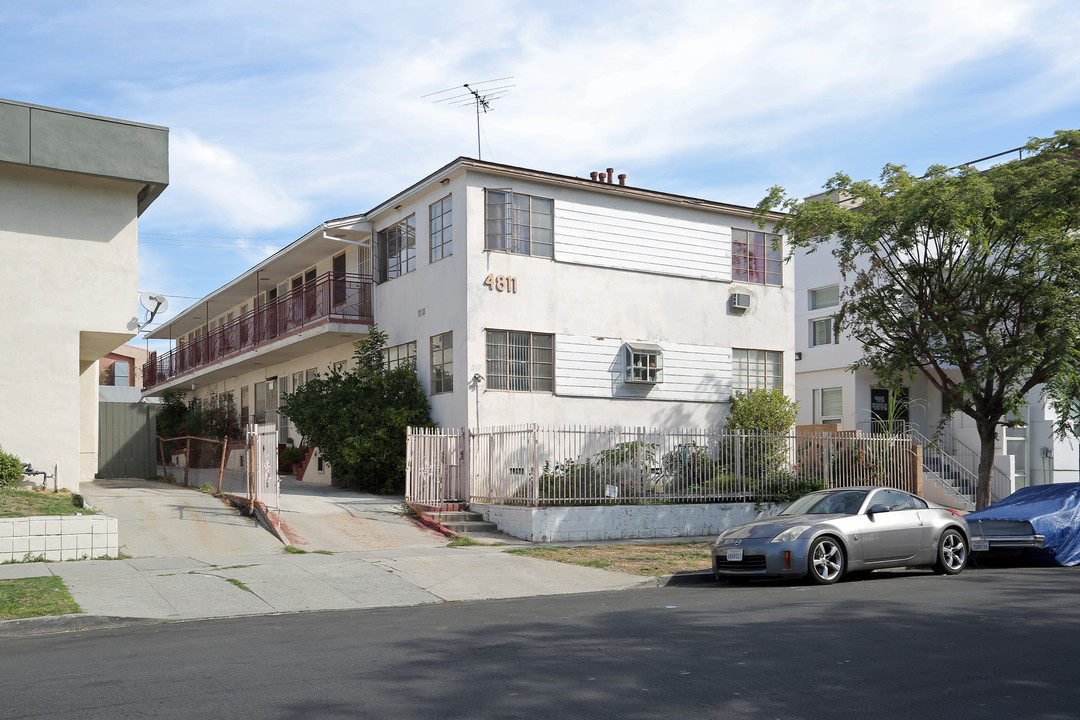 4811 Rosewood Ave in Los Angeles, CA - Building Photo