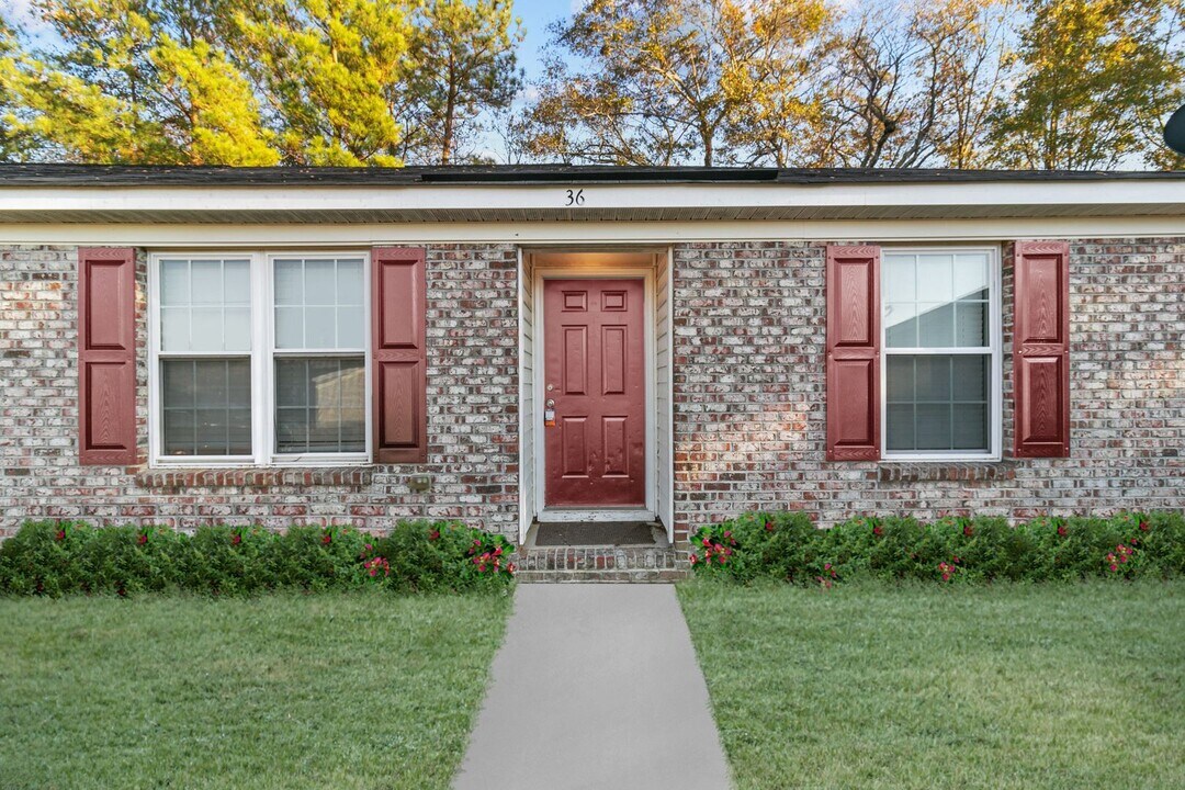 36 Coats Cir in Benson, NC - Building Photo