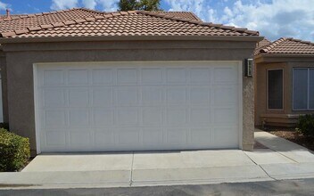 928 Summerfield St in Hemet, CA - Foto de edificio - Building Photo