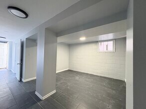 579 Liberty Ave, Unit Basement in Jersey City, NJ - Building Photo - Building Photo