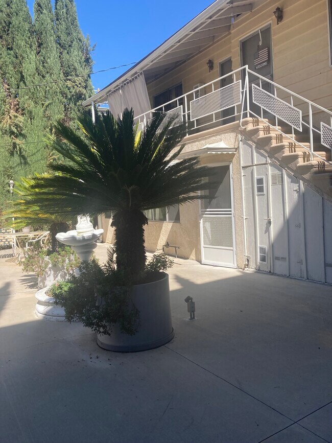 4500 Vista del Monte Ave Apartments and Nearby Sherman Oaks Apartments