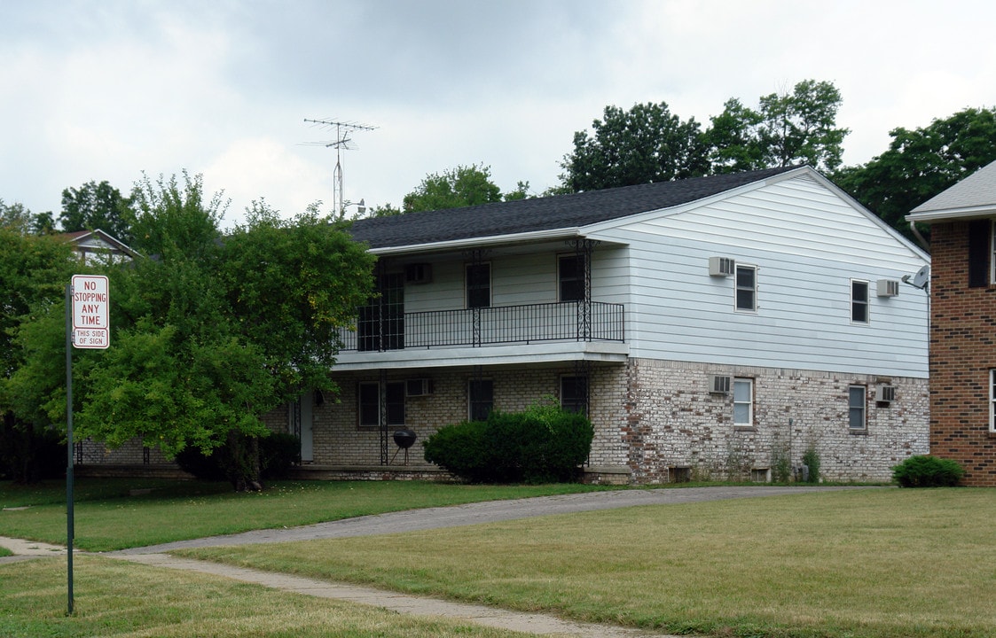 1350 Brooke Park Dr in Toledo, OH - Foto de edificio