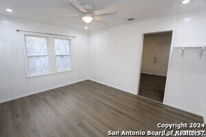 1135 Gladstone Ave in San Antonio, TX - Foto de edificio - Building Photo