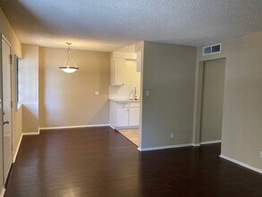11225 Huston St in Los Angeles, CA - Building Photo - Building Photo