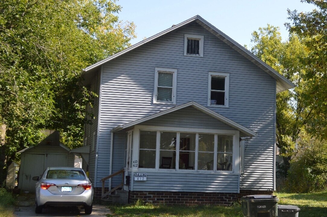 412 Hayward Ave in Ames, IA - Building Photo