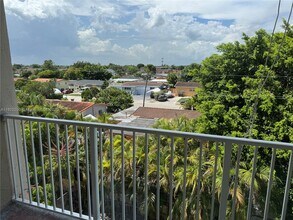 1085 W 68th St in Hialeah, FL - Building Photo - Building Photo