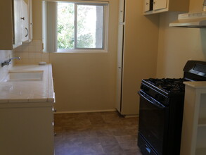 5742 Hazeltine Ave in Van Nuys, CA - Building Photo - Building Photo