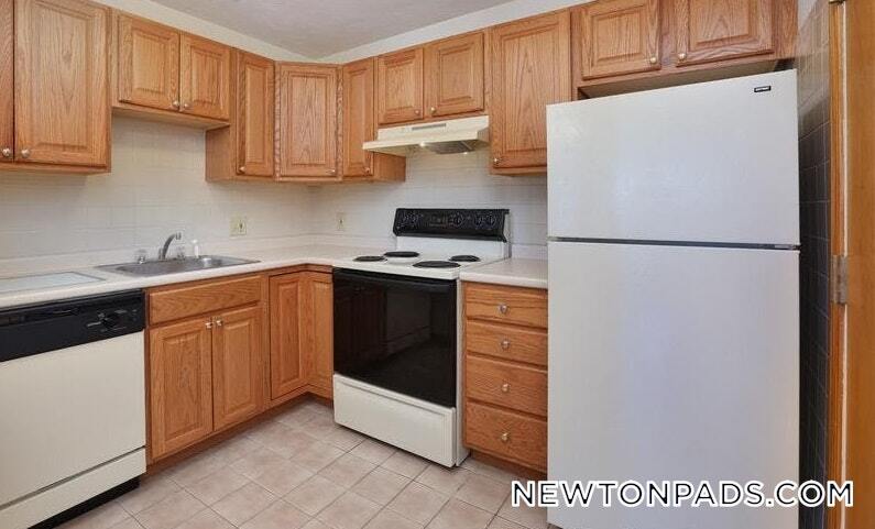 268 Grove St in Newton, MA - Building Photo