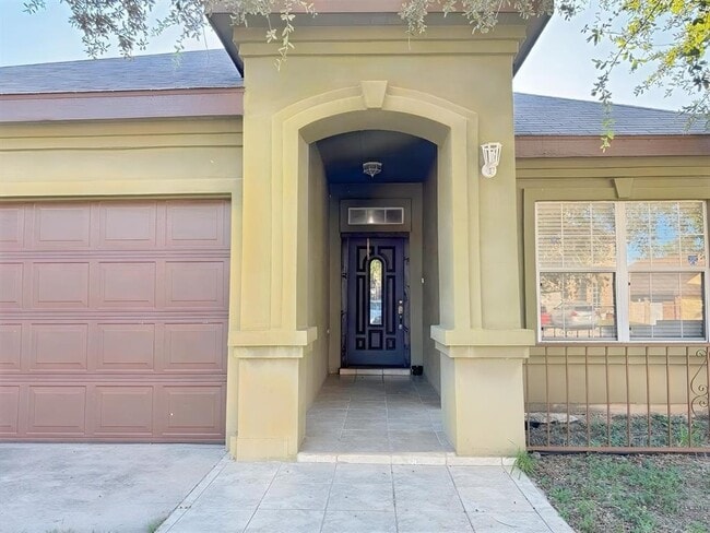 9010 Yale St in Laredo, TX - Building Photo - Building Photo