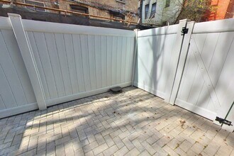 438 W 52nd St, Unit 1A in New York, NY - Foto de edificio - Building Photo