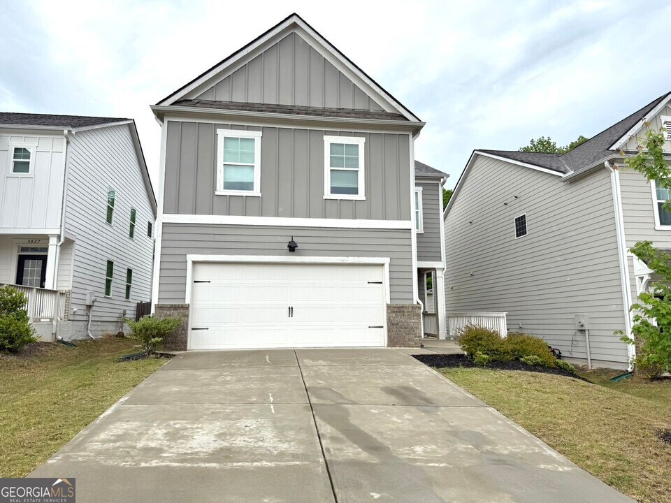 5831 Screech Owl Dr in Flowery Branch, GA - Building Photo