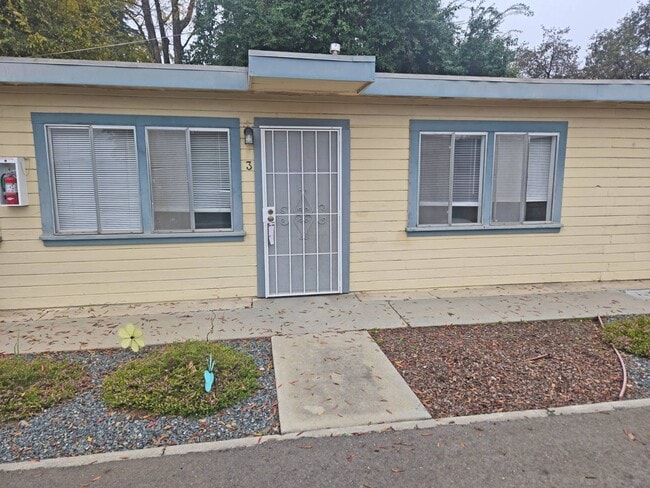 property at 1150 E San Joaquin Ave