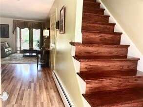 31 Locust Cir in Rocky Hill, CT - Foto de edificio - Building Photo