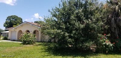 7472 San Carlos Blvd in Ft. Myers, FL - Foto de edificio - Building Photo