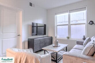 210 E Green St in Ithaca, NY - Foto de edificio - Building Photo