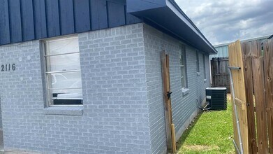 2116 Thonig Rd in Houston, TX - Building Photo - Building Photo
