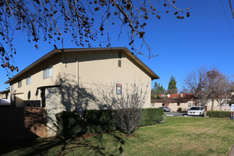 La Hacienda Apartments in El Cajon, CA - Building Photo - Building Photo