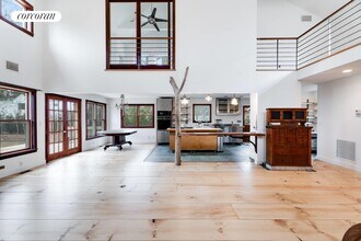 14 Broadway in East Hampton, NY - Building Photo - Building Photo