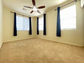 8604 Splendid Leaf Ct in Las Vegas, NV - Building Photo - Building Photo