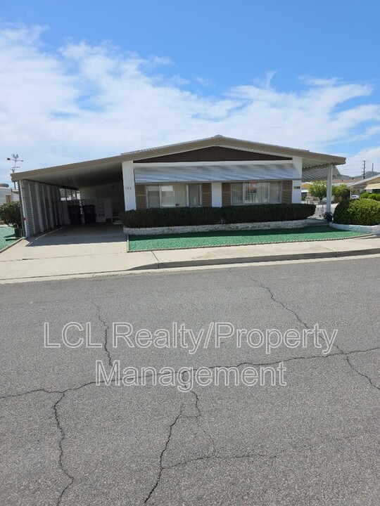 1193 Vía Del Mesa in Hemet, CA - Foto de edificio