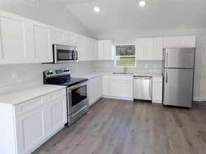 5990 NW 6th Pl in Ocala, FL - Building Photo - Building Photo