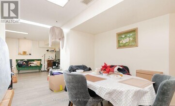 362 Kingsbridge Garden Cir in Mississauga, ON - Building Photo - Building Photo