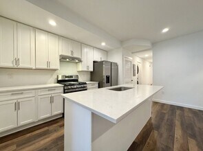 451 Green Ln in Philadelphia, PA - Building Photo - Building Photo