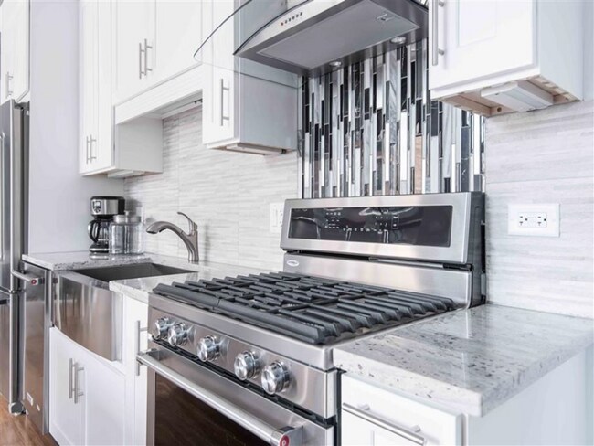 property at 832 S Wells St